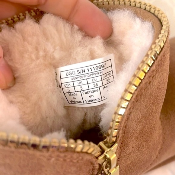 Brand New UGG Mini Florence Slip On Sheepskin Wool Boots Chestnut w/ Gold Tone - Picture 9 of 15